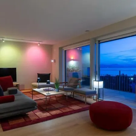 Contemporary Penthouse With Cinema And Breath-taking Lakeview アパート ローザンヌ
