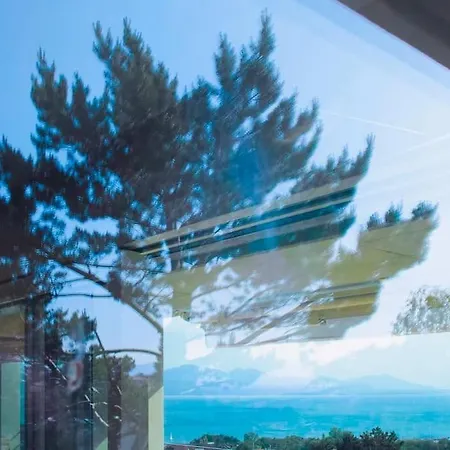 Contemporary Penthouse With Cinema And Breath-taking Lakeview *