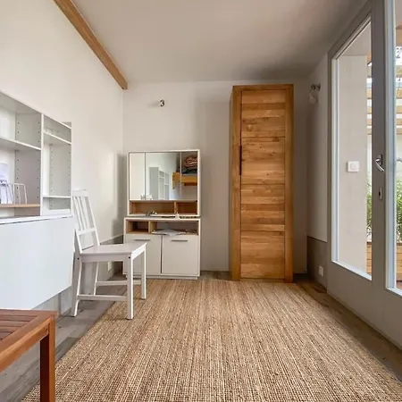 Contemporary Penthouse With Cinema And Breath-taking Lakeview *