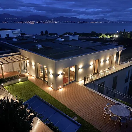 Contemporary Penthouse With Cinema And Breath-taking Lakeview