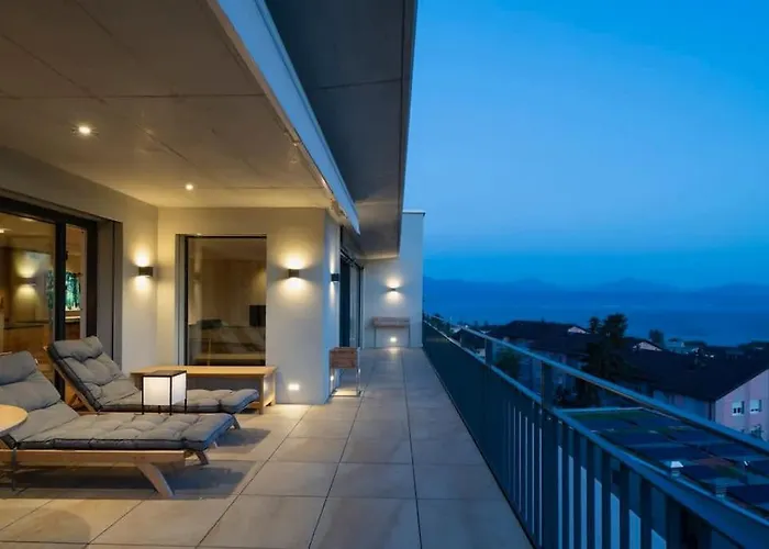 Contemporary Penthouse With Cinema And Breath-taking Lakeview Apartment *