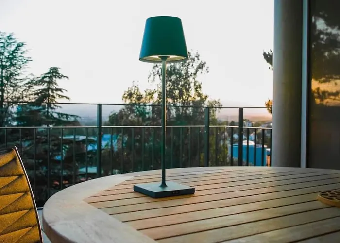 Contemporary Penthouse With Cinema And Breath-taking Lakeview *