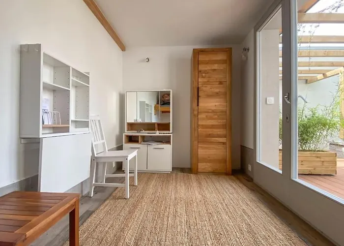 Contemporary Penthouse With Cinema And Breath-taking Lakeview *