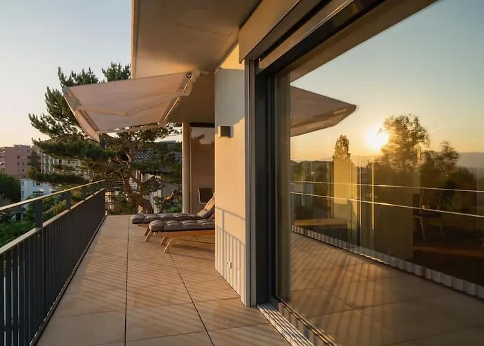 Contemporary Penthouse With Cinema And Breath-taking Lakeview Apartment *