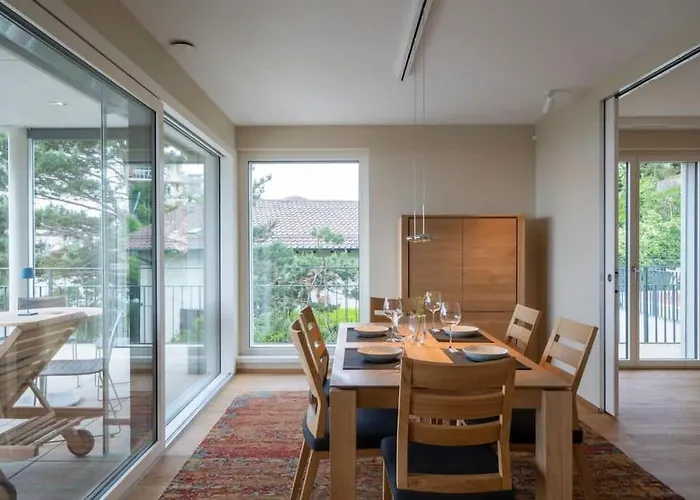 Contemporary Penthouse With Cinema And Breath-taking Lakeview Apartamento