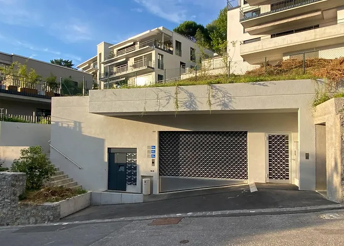 Apartment Contemporary Penthouse With Cinema And Breath-taking Lakeview *