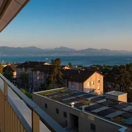 Contemporary Penthouse With Cinema And Breath-taking Lakeview דירה *